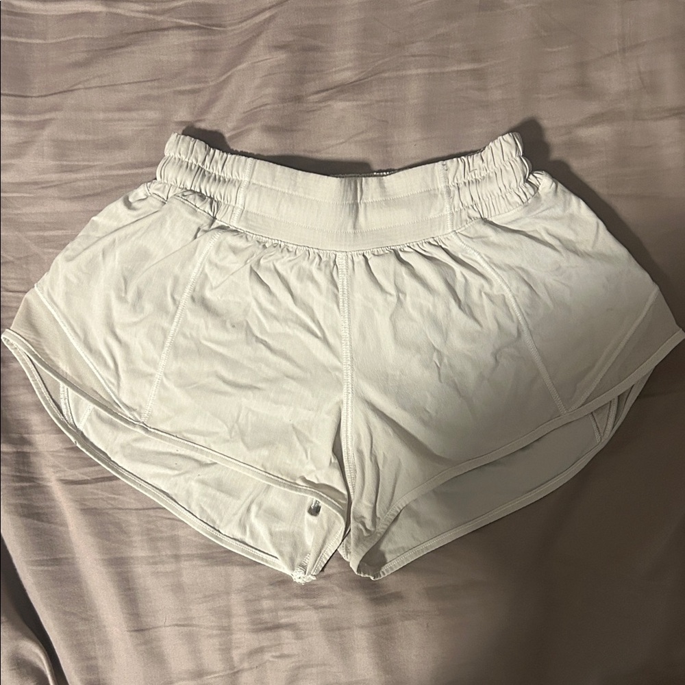 lululemon hotty hots, size 2, low rise, 2.5 in